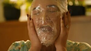 Florence Pugh in una scena di Don't Worry Darling di Olivia Wilde.