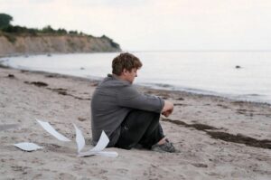 Thomas Schubert in una scena di Roter Himmel di Christian Petzold.