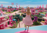 Margot Robbie nella sequenza iniziale di Barbie.