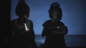 Una immagine da Rising Up at Night di Nelson Makengo.