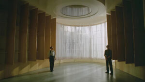 Guy Pearce e Adrien Brody in The Brutalist di Brady Corbet.