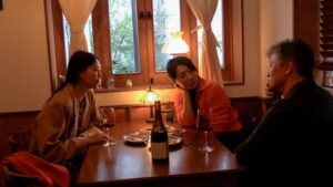 Cho Young, Kim Min-hee e Kwon Hae-hyo in una scena da Suyoocheon di Hong Sangsoo.