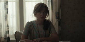 Cailee Spaeny in una scena di Priscilla di Sofia Coppola.