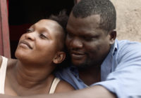 Véro Tshanda Beya Mputu e Papi Mpaka in "Félicité" di Alain Gomis