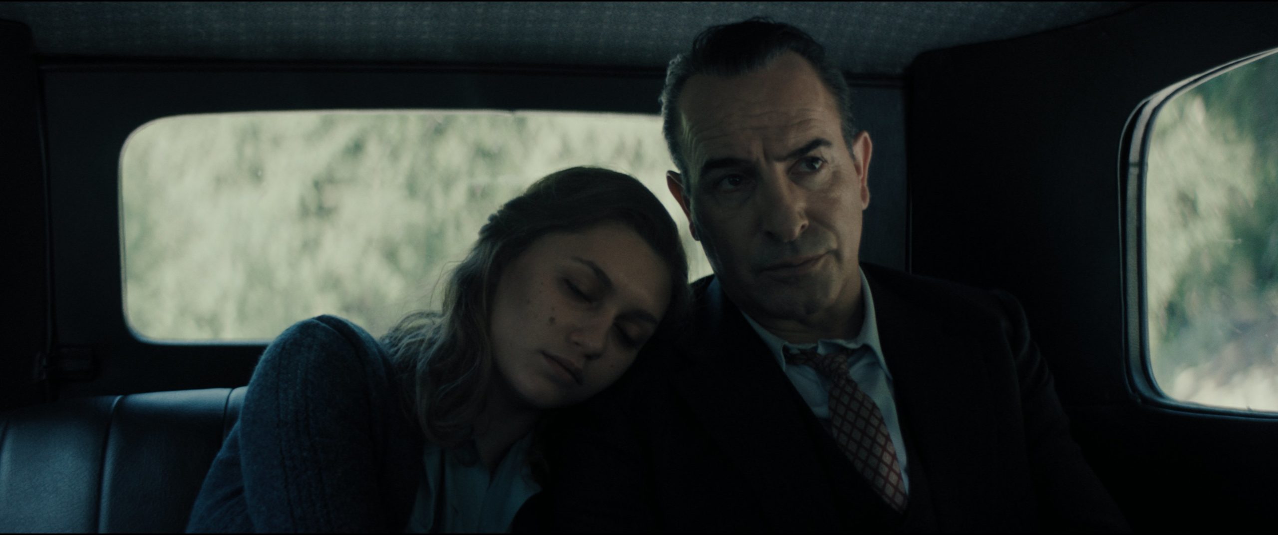 Nastya Golubeva e Jean Dujardin in una scena diLes Rayons et les ombres di Xavier Giannoli.